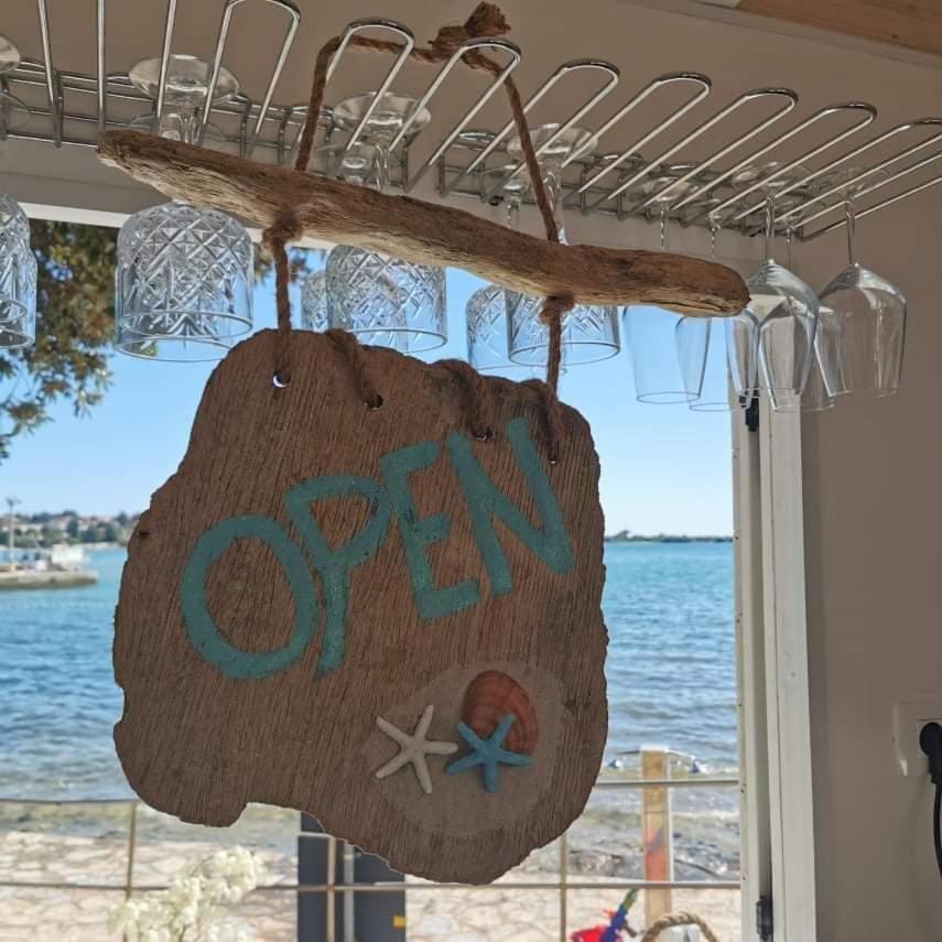 Apartment Villa Angelina, 70M From The Beach, Free Parking Novigrad Istria Kültér fotó